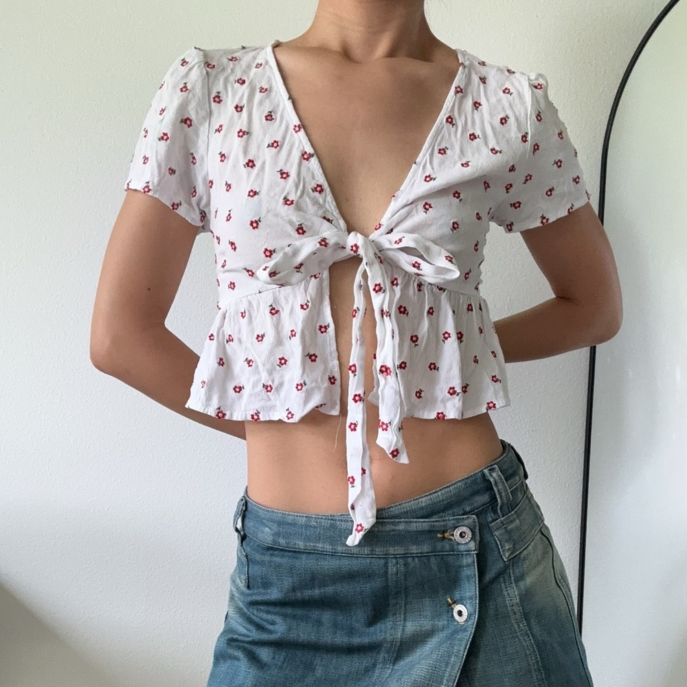 Vintage Brandy Melville Tie Front Embroidered Floral Top